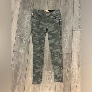 Democracy AB solutions Technology Camo Green Pants Size 4